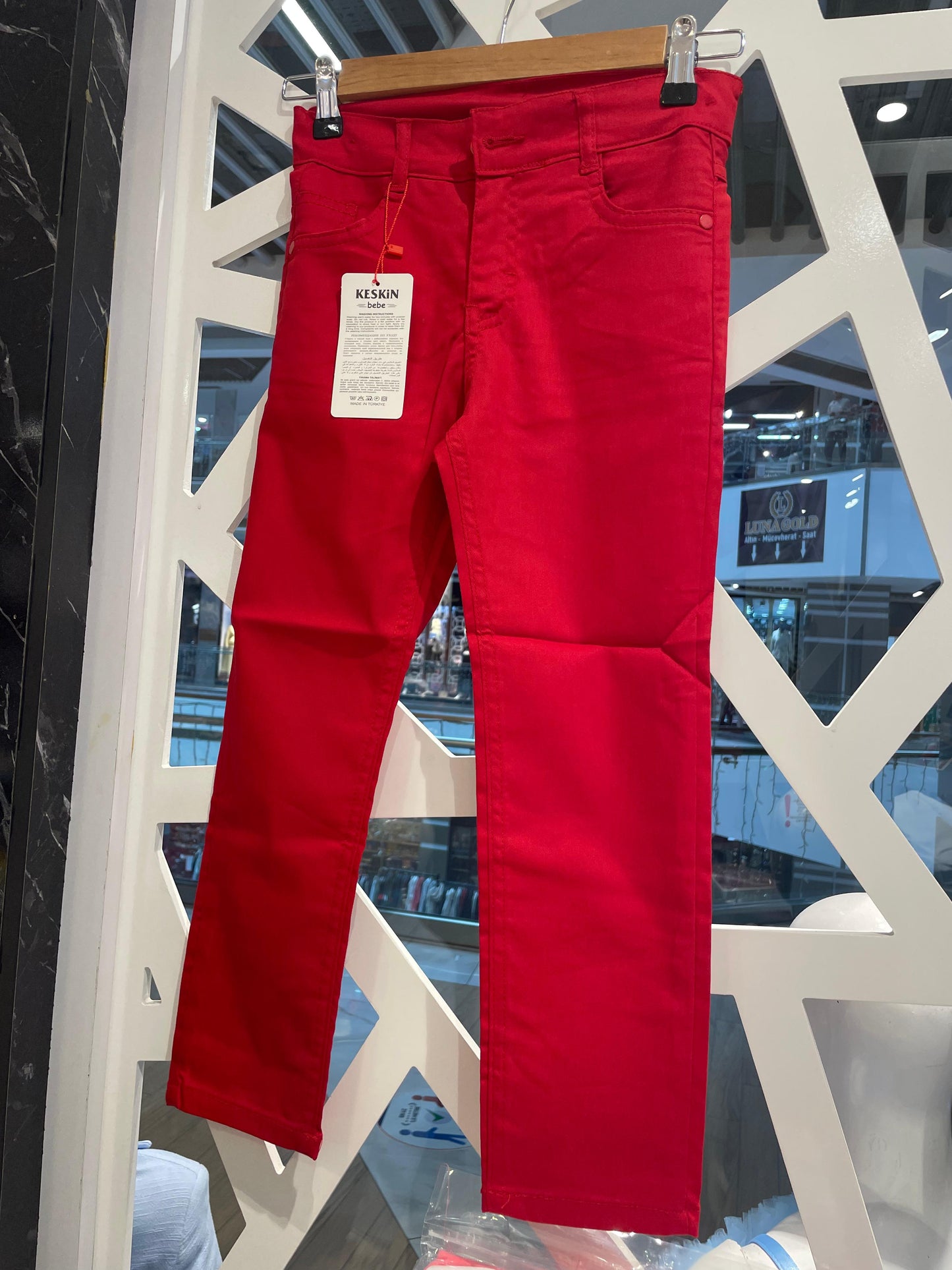 Kırmızı pantolon