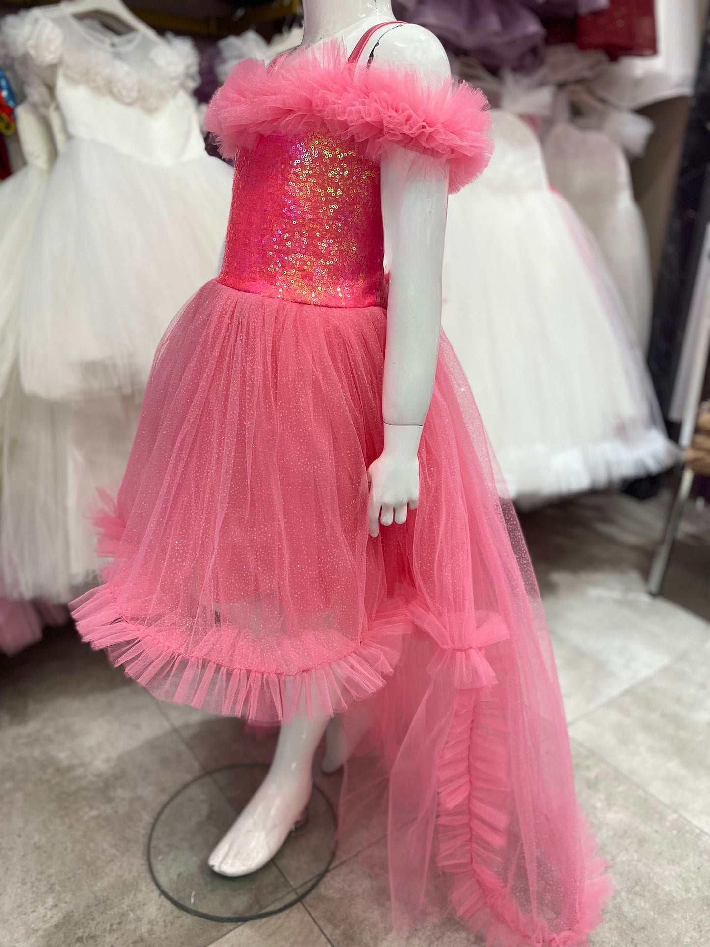 Abiye önü kısa arkası uzun abiye