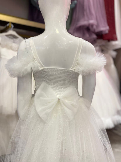 Abiye önü kısa arkası uzun abiye