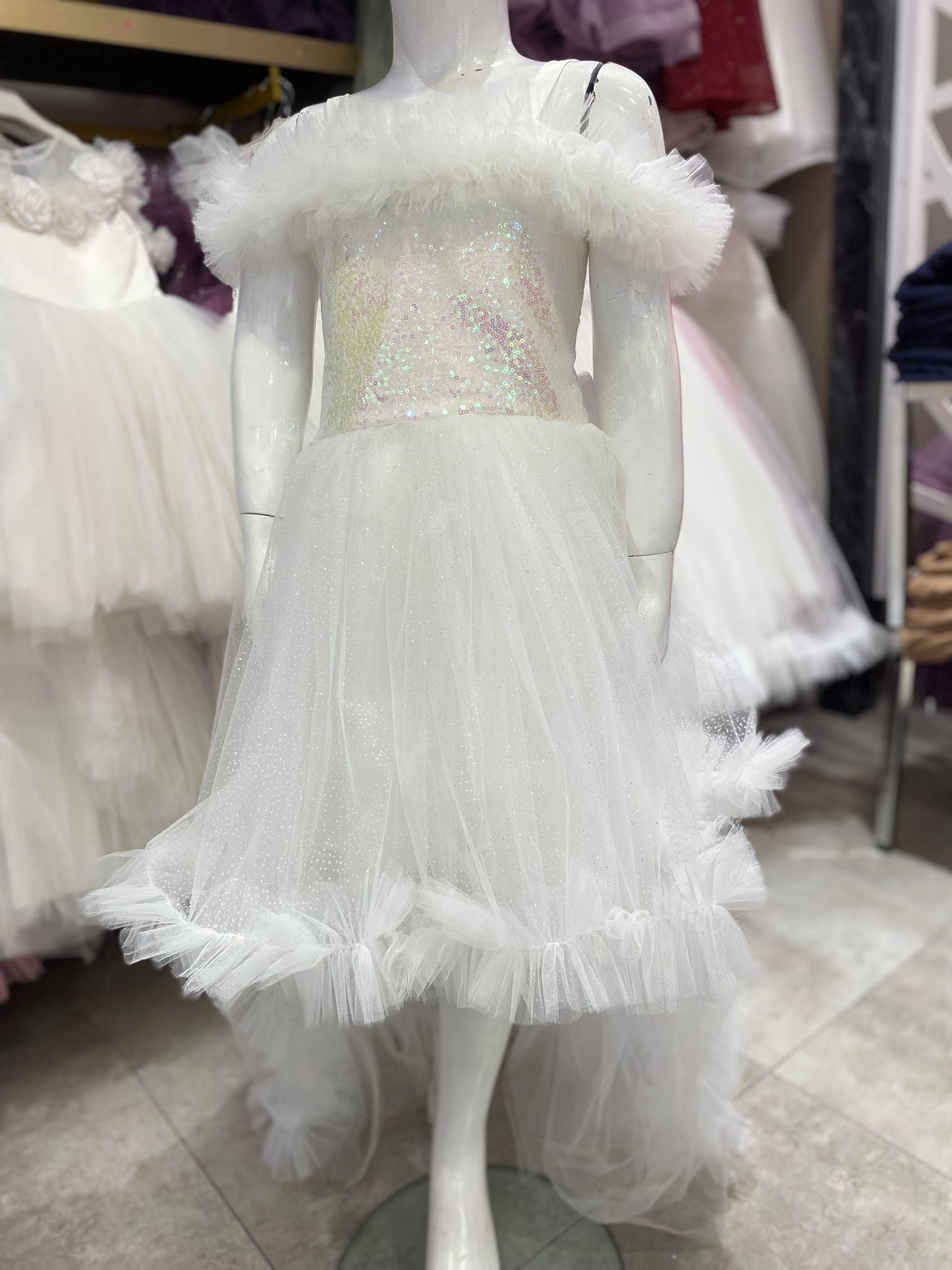 Abiye önü kısa arkası uzun abiye